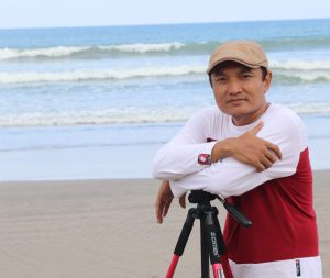 Fathurroji di Pantai Pulau merah