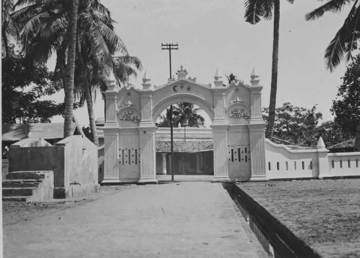 masjid luar batang jakarta